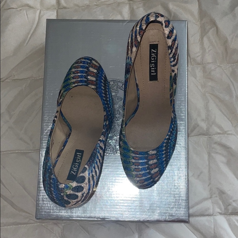 Heels - Picture 2 of 4